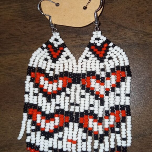 🖤❤️ Handmade Heart Beaded Earrings ❤️🖤 - Picture 2 of 4